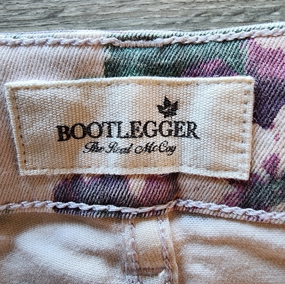 NWOT Pink Floral Bootlegger Shorts Size 32 - Picture 5 of 5